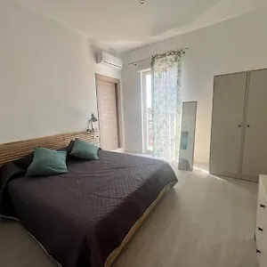 A Quattro Passi Dalla Stazione Apartment Naples